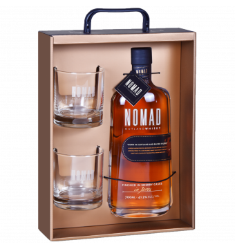 Nomad Outland Whisky Finished Sherry Casks in Jerez met twee glazen in valies